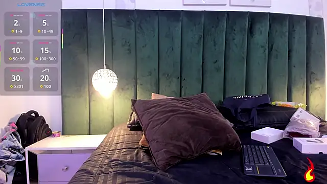 Snapshot of PaulinaGame chatting on November 8, 7:12 pm PaulinaGame online show from November 8, 7:12 pm