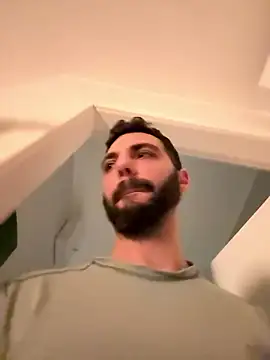 Snapshot of Simon-xx chatting on January 11, 1:43 am Simon-xx online show from January 11, 1:43 am