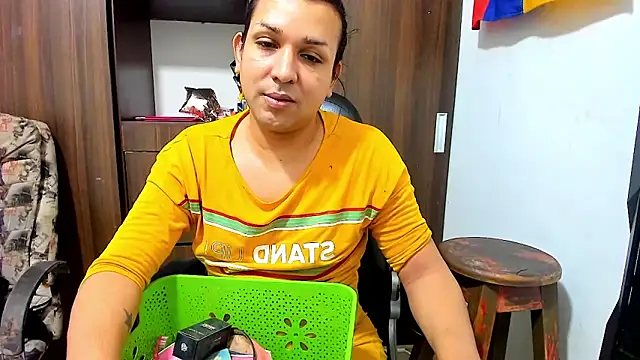 Snapshot of miss_bigcockts chatting on February 23, 11:07 am miss bigcockts online show from February 23, 11:07 am