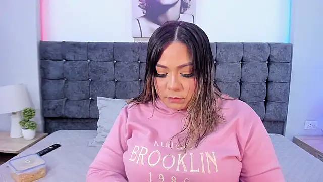 isabella horney  online show from September 29, 8:02 pm