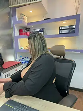 isabella horney  online show from July 15, 9:31 pm