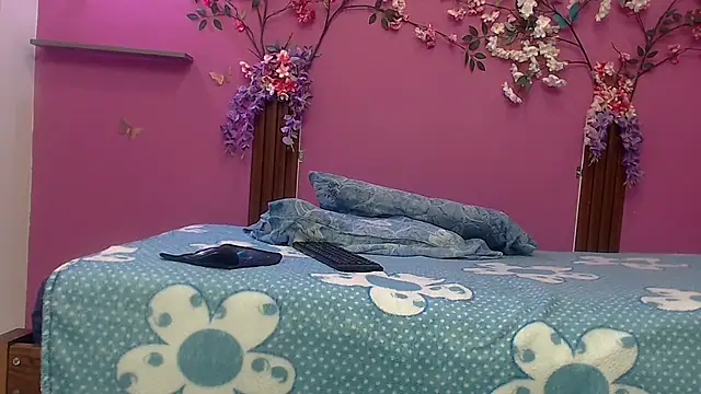 skinnybarbie022 online show from September 19, 12:45 am