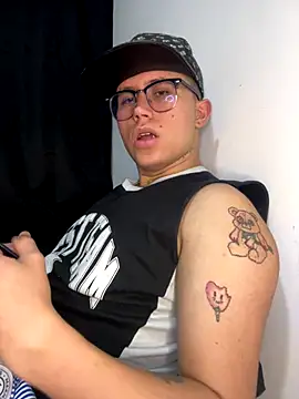 Kurtxxx22 online show from September 18, 11:40 pm