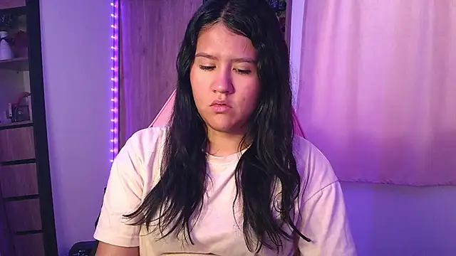 Oliviawatson1 online show from November 23, 1:00 pm