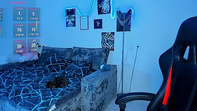 Snapshot of cute_little_ass chatting on October 5, 6:06 pm cute little ass online show from October 5, 6:06 pm