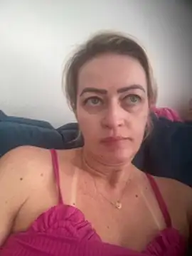 Snapshot of Alerquinasc chatting on December 22, 1:19 pm Alerquinasc online show from December 22, 1:19 pm