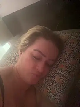 Snapshot of Alerquinasc chatting on February 2, 7:56 pm Alerquinasc online show from February 2, 7:56 pm