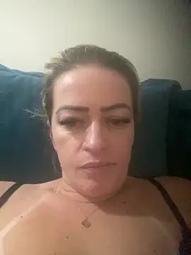 Snapshot of Alerquinasc chatting on February 3, 8:52 am Alerquinasc online show from February 3, 8:52 am