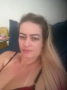 Snapshot of Alerquinasc chatting on February 6, 10:51 am Alerquinasc online show from February 6, 10:51 am