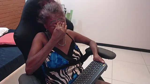 Snapshot of JackyHotBlack chatting on November 6, 12:00 am JackyHotBlack online show from November 6, 12:00 am