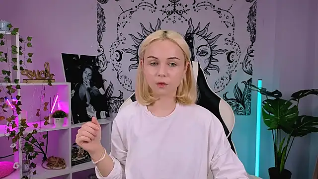 Charlotte Colinss online show from September 23, 2:58 am