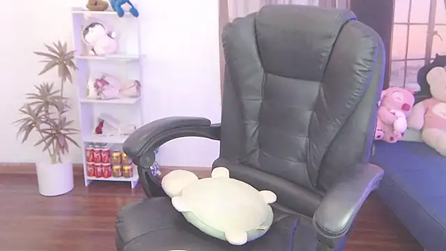 Suzie Wet Cave online show from October 12, 8:24 am