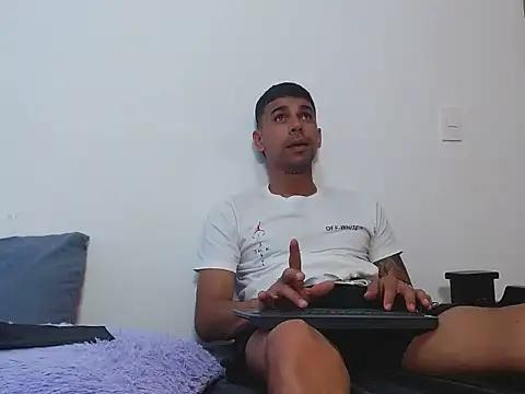 Snapshot of allanjones15 chatting on September 8, 9:03 pm allanjones15 online show from September 8, 9:03 pm