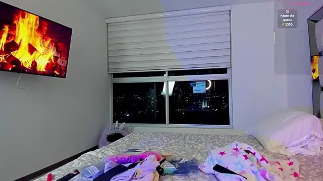 Michelle Ferrerr online show from December 21, 3:57 am