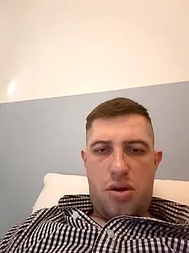32nsingle online show from February 21, 2:07 pm