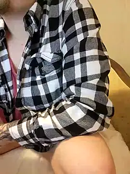 Snapshot of matty244 chatting on February 15, 4:42 am matty244 online show from February 15, 4:42 am