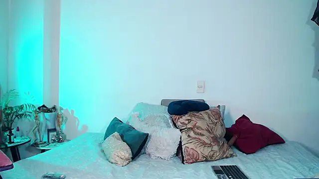 Theevae online show from March 26, 5:40 pm