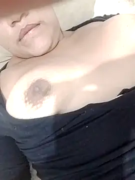 Snapshot of Manugata085 chatting on April 12, 9:42 pm Manugata085 online show from April 12, 9:42 pm