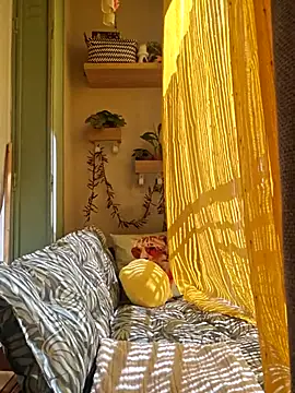 Snapshot of Mila_Luciphya chatting on May 6, 9:25 am Mila Luciphya online show from May 6, 9:25 am