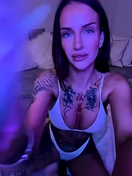 Snapshot of Nikki__Foxx chatting on October 6, 9:01 pm Nikki  Foxx online show from October 6, 9:01 pm