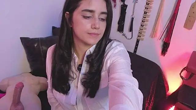 elowen halley1 online show from February 5, 8:24 pm