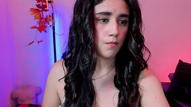 elowen halley1 online show from March 31, 7:14 pm