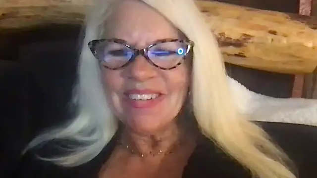 SubMissOlivia online show from October 31, 4:30 pm