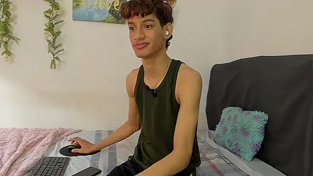 Snapshot of Peterfrost19 chatting on October 16, 3:24 pm Peterfrost19 online show from October 16, 3:24 pm