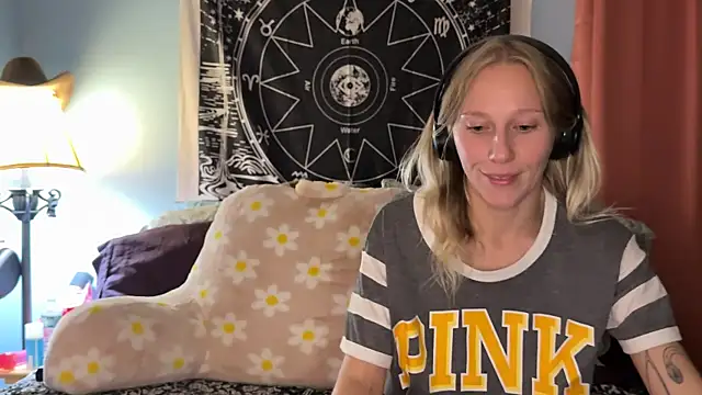 Snapshot of onlysunidreamss chatting on October 11, 2:22 am onlysunidreamss online show from October 11, 2:22 am