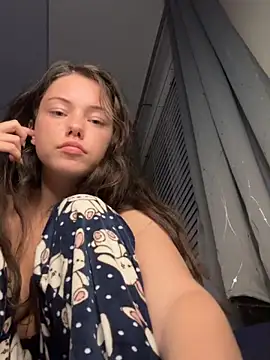 lilbbyily online show from May 9, 4:39 am
