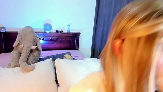 Flora Minx online show from November 22, 6:45 am