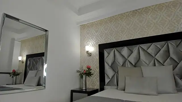 Layla Mackenzie online show from September 19, 2:57 am