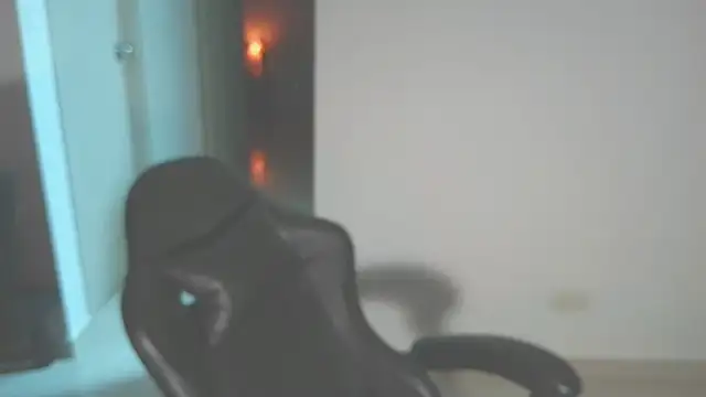 Yulienneg online show from April 16, 2:34 am