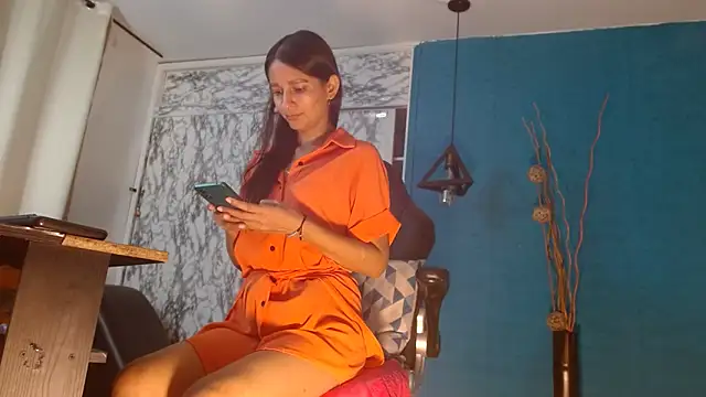 hanna mooreee online show from March 18, 7:17 pm