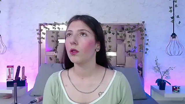 Snapshot of ScarlettRox chatting on September 12, 11:32 am ScarlettRox online show from September 12, 11:32 am