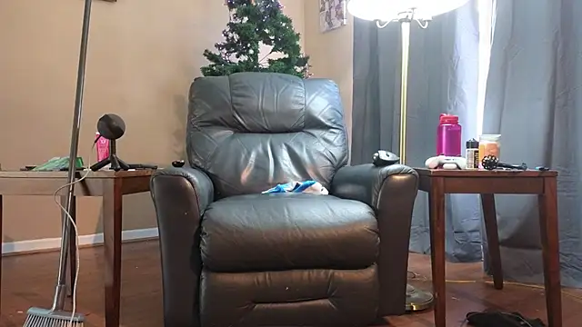 Snapshot of Single_White_Male chatting on November 10, 4:28 pm Single White Male online show from November 10, 4:28 pm