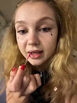 Emaline Fane online show from October 31, 7:04 pm