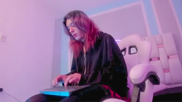 MilkWhore1 online show from January 7, 8:00 pm