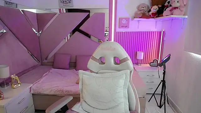 Mia garcia28 online show from December 1, 7:41 pm