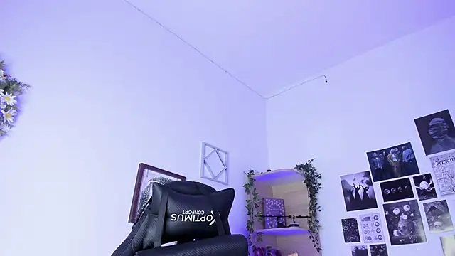 Snapshot of Lana_Herondale chatting on October 11, 9:02 pm Lana Herondale online show from October 11, 9:02 pm