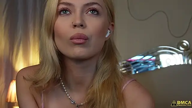 Snapshot of kellypeachcake chatting on October 21, 5:30 am kellypeachcake online show from October 21, 5:30 am
