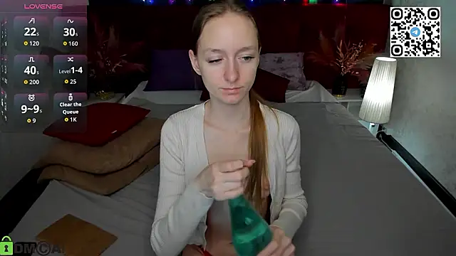 Mia E1fie online show from March 30, 12:00 am