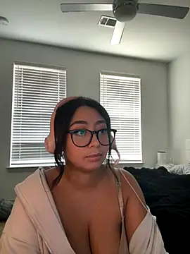 Snapshot of minhaa_gamer chatting on October 3, 10:18 pm minhaa gamer online show from October 3, 10:18 pm
