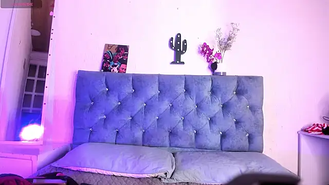 Tommy Lovee online show from December 3, 3:47 am