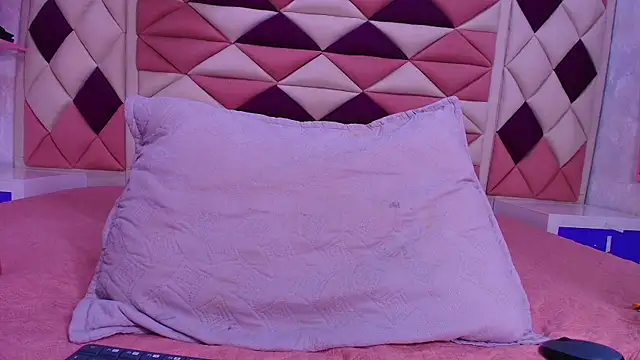 valecastro  online show from November 12, 7:13 pm