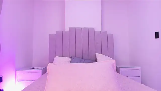 valecastro  online show from November 25, 7:14 pm