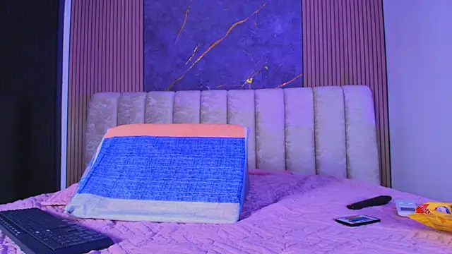 valecastro  online show from December 4, 7:11 pm