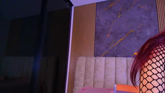 valecastro  online show from December 5, 7:32 pm