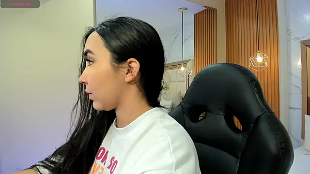 julieta rosee online show from January 13, 9:53 pm