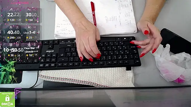 Snapshot of hunters_woman chatting on October 9, 1:53 pm hunters woman online show from October 9, 1:53 pm